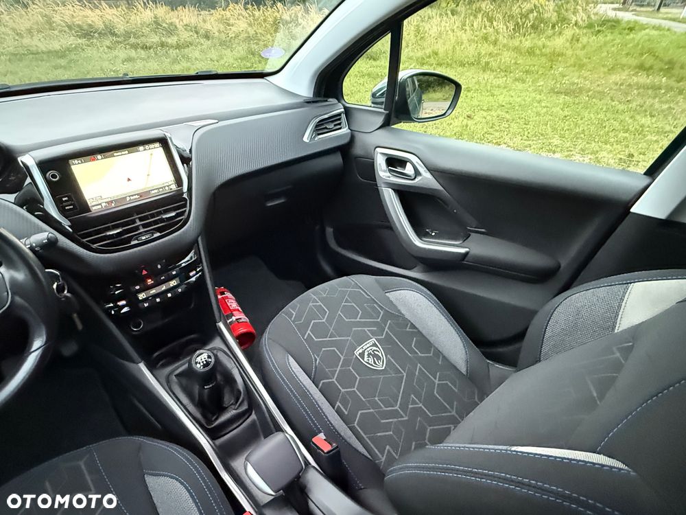 Peugeot 2008 1.2 Pure Tech Style - 17