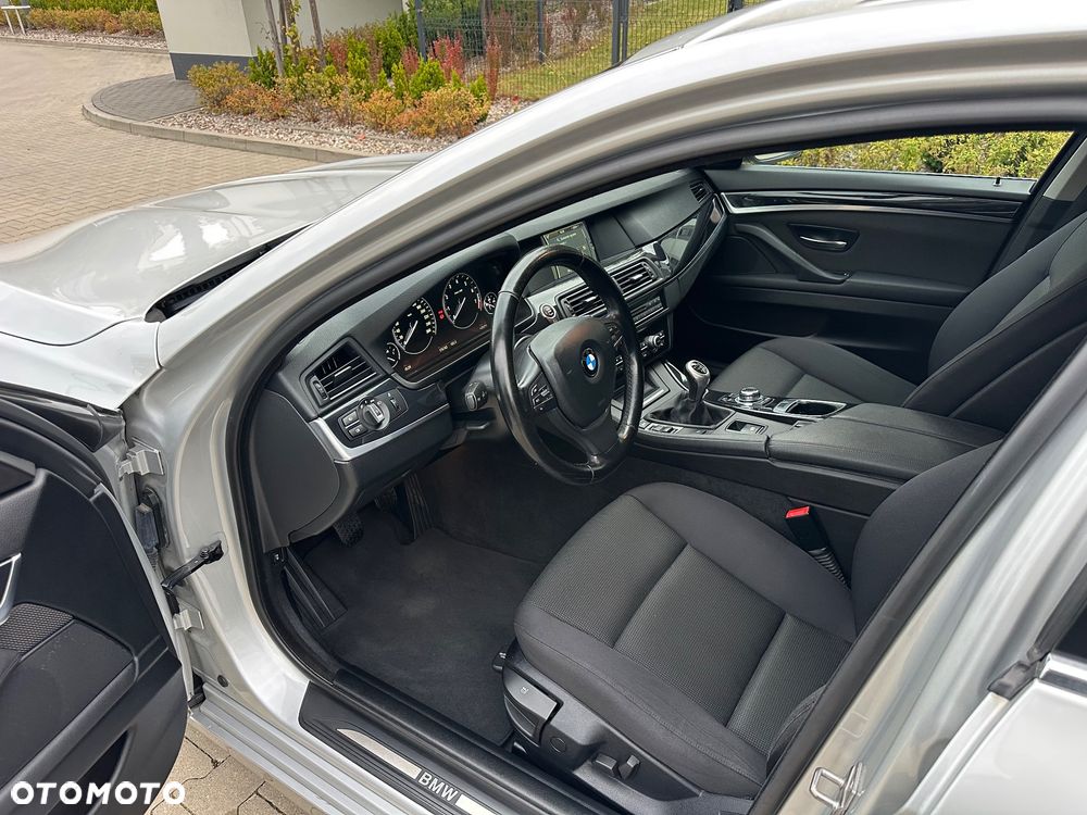 BMW Seria 5 520i - 10