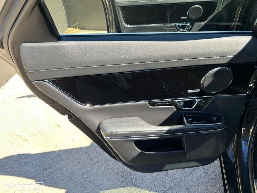 Jaguar XJ 3.0 D V6 Luxury - 28