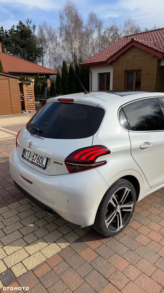 Peugeot 208 - 16