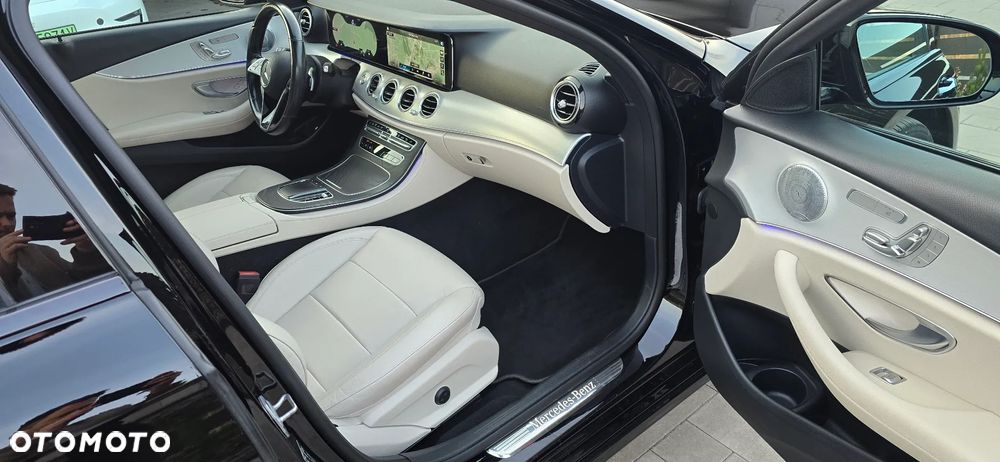 Mercedes-Benz Klasa E ver-220-d-4matic-9g--tronic-amg-line - 9