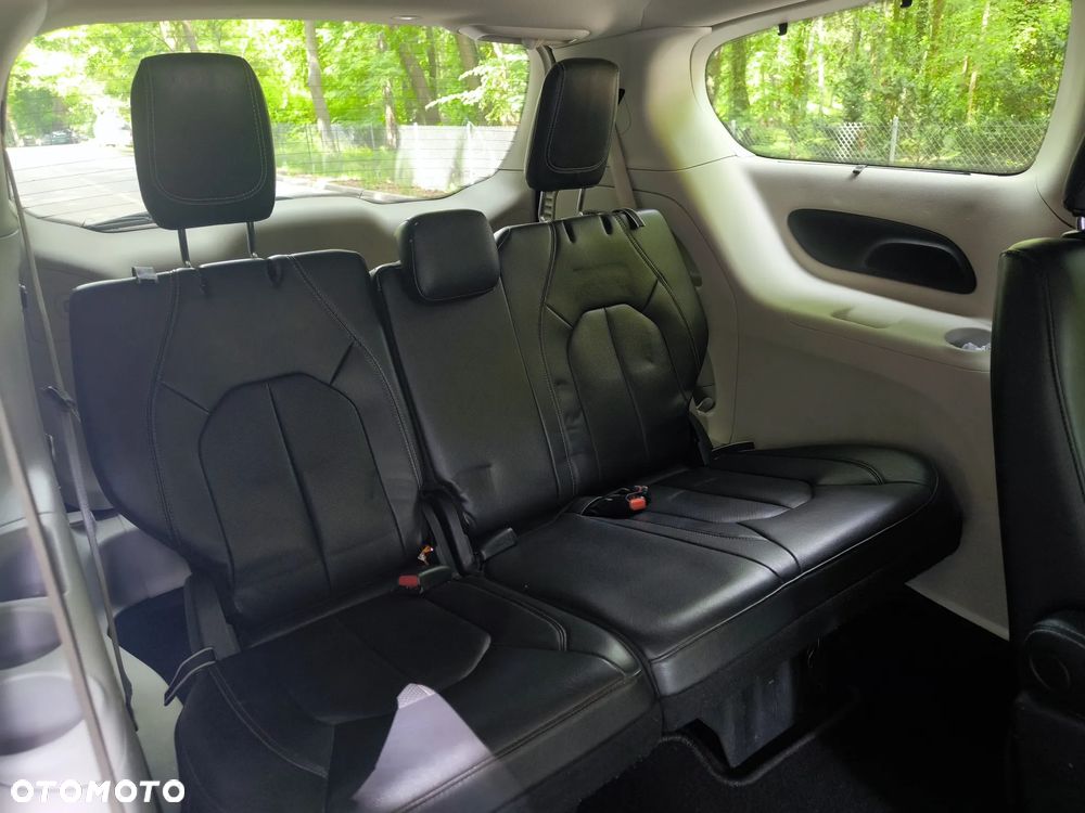 Chrysler Pacifica - 13