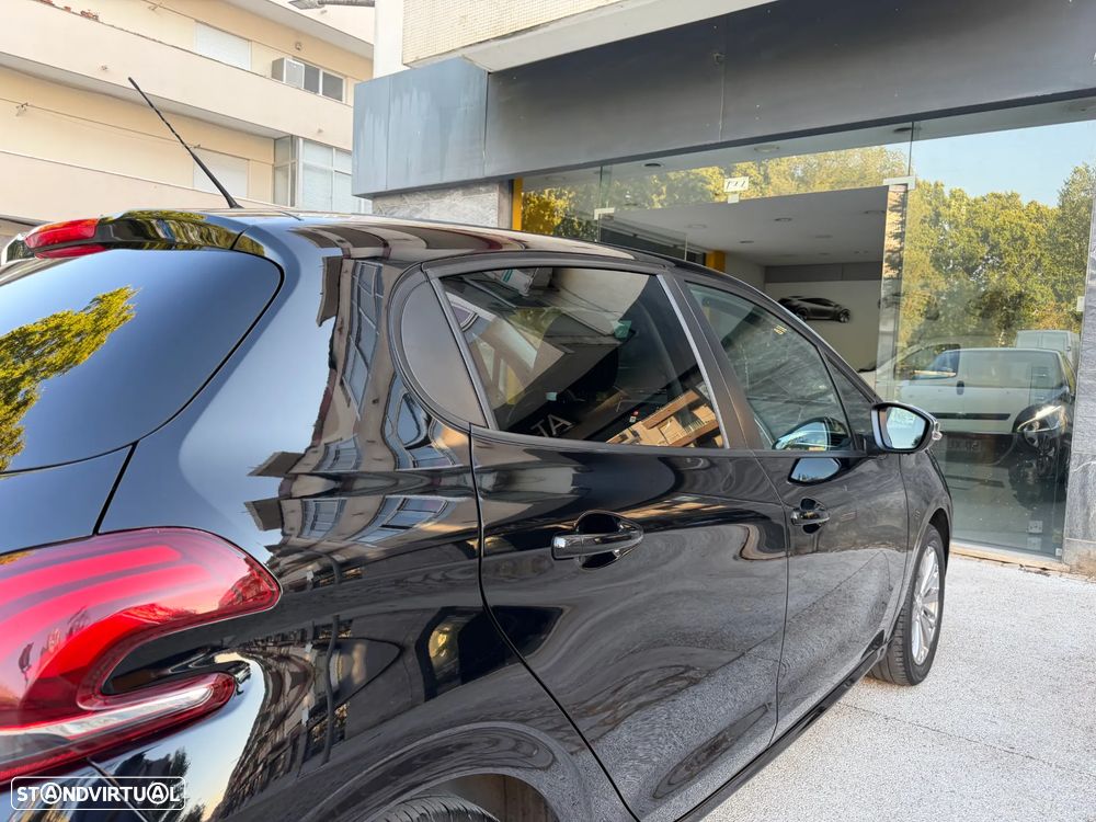 Peugeot 208 1.2 PureTech Signature - 30