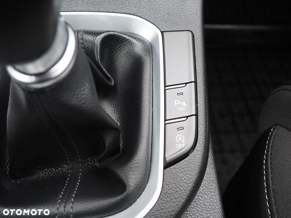 Hyundai i30 1.6 D Comfort - 38