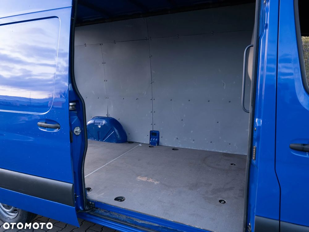 Mercedes-Benz Sprinter - 13