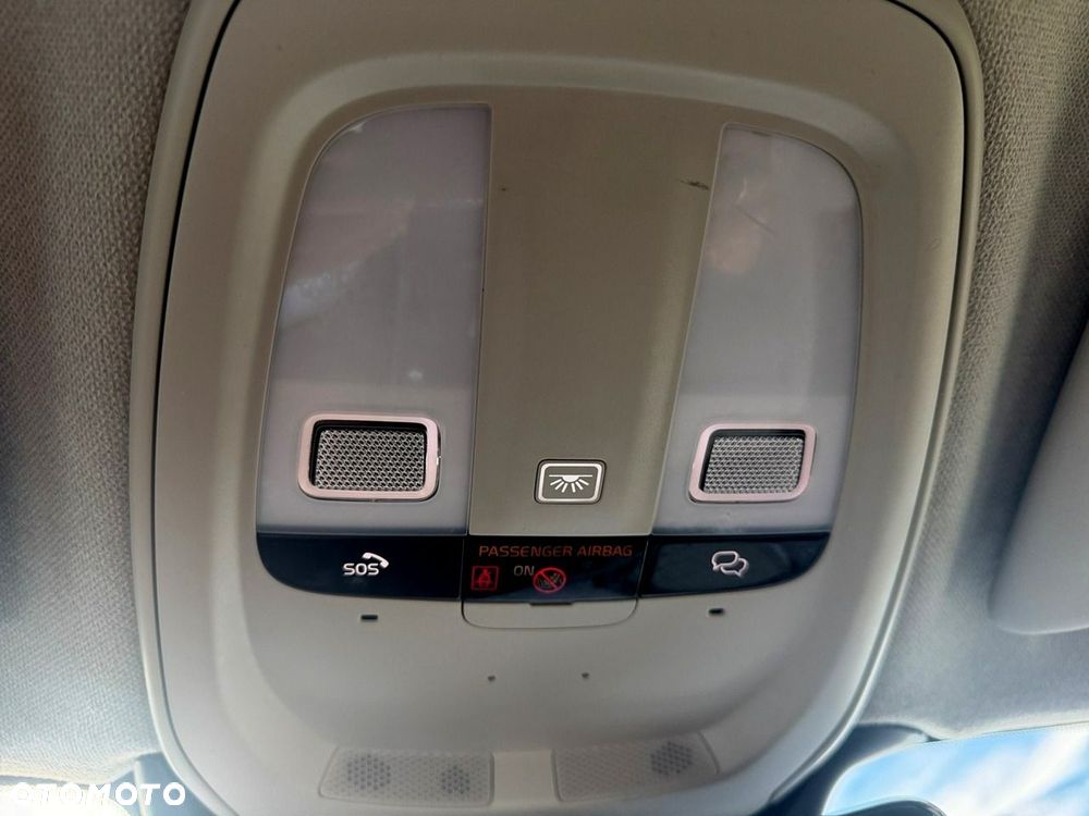 Volvo XC 40 - 25