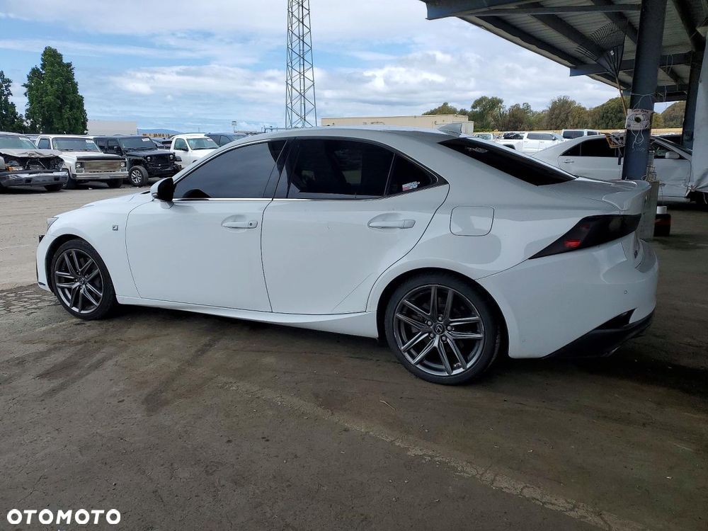 Lexus IS - 3