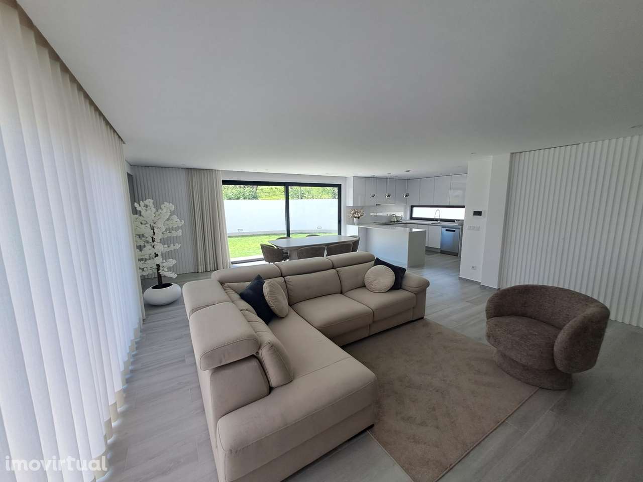 Moradia de Gaveto Exclusiva em Gualtar | Classe A | Apenas 1 Ano - Grande imagem: 3/21