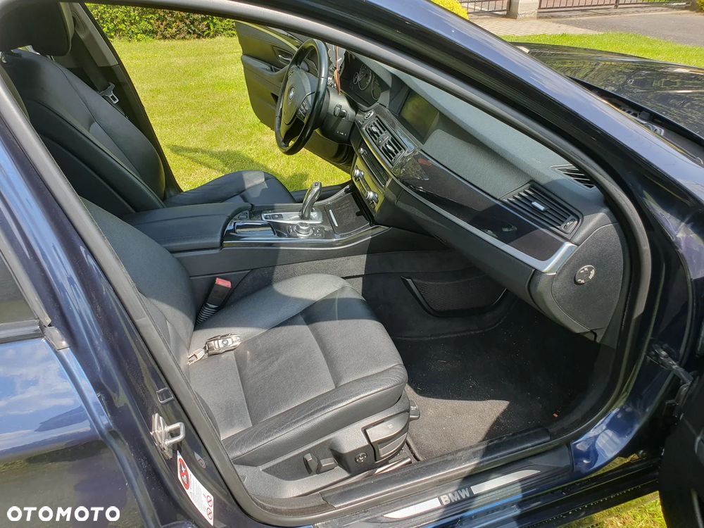BMW Seria 5 520d - 24