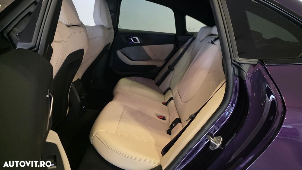 BMW Seria 2 220i AT MHEV - 9