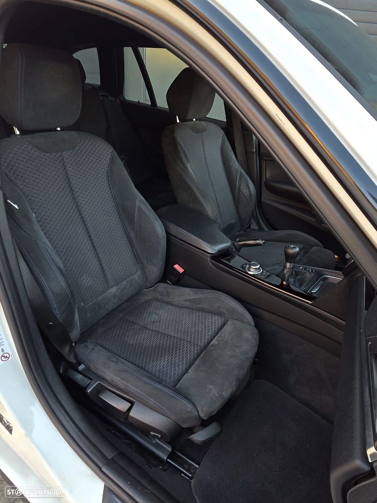 BMW 318 d Pack M - 12