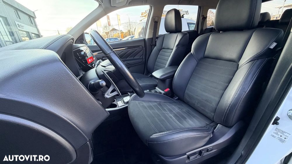 Mitsubishi Outlander PHEV 2.4 L 4X4 Intense - 11