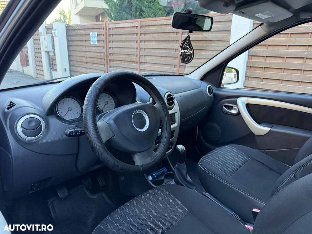 Dacia Logan 2012 photo 5
