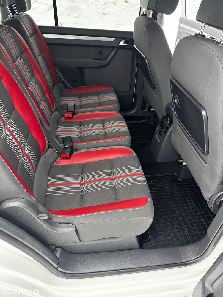 Volkswagen Touran 2.0 TDI DPF BlueMotion Technology DSG Highline - 10