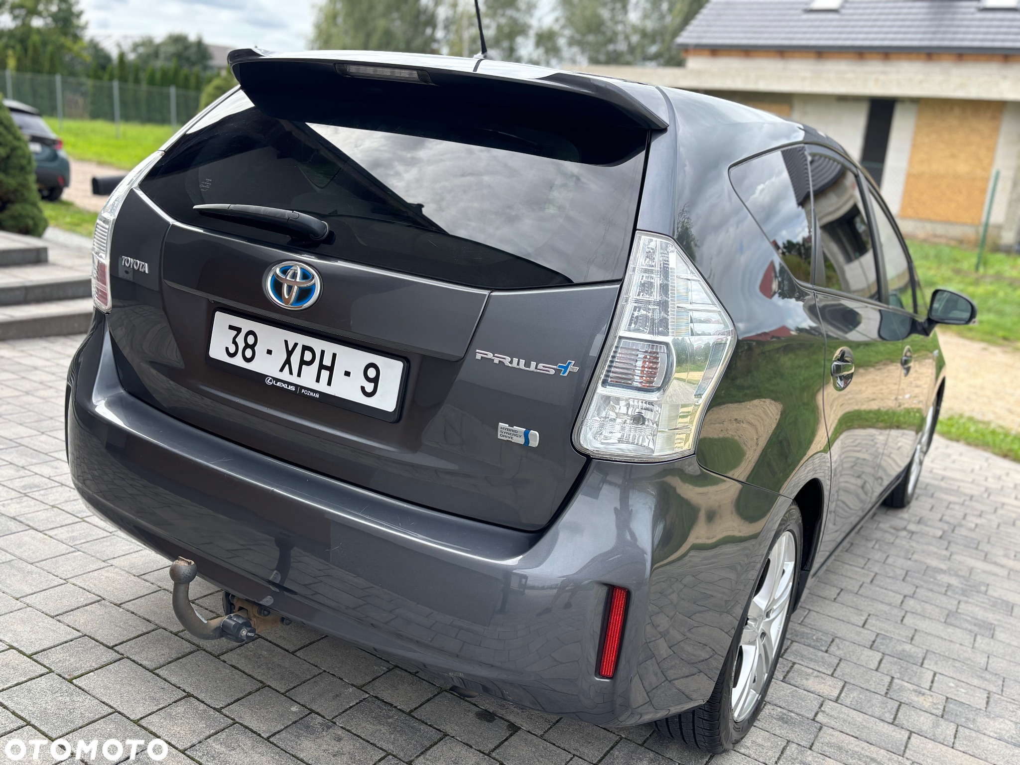 Toyota Prius+ (Hybrid) Life - 8