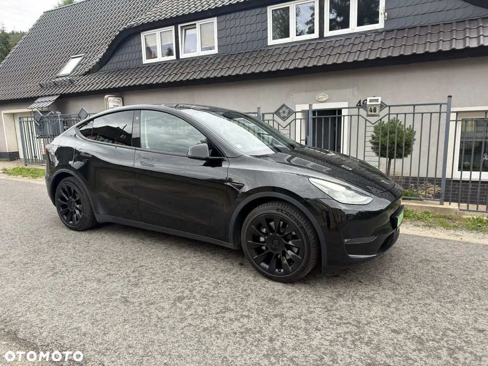 Tesla Model Y Long Range Dual Motor AWD - 2
