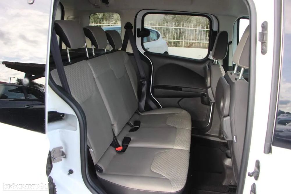 Ford Tourneo Courier 1.5 TDCi Titanium - 6