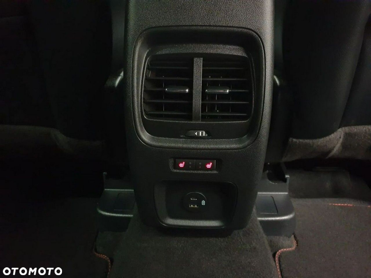 Ford Kuga 2.0 EcoBlue Hybrid ST-LINE X - 28