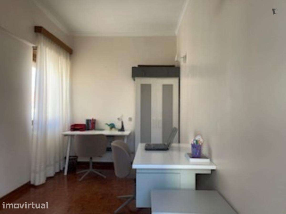 Quarto - localizado em Benfica Lisbon - Grande imagem: 4/22