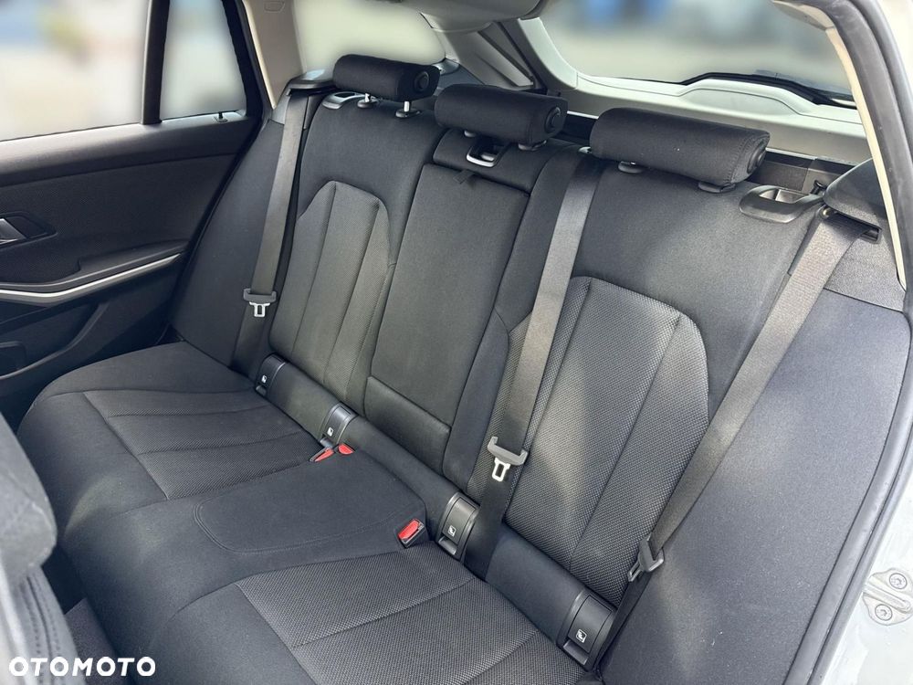 BMW Seria 3 318i Advantage - 17