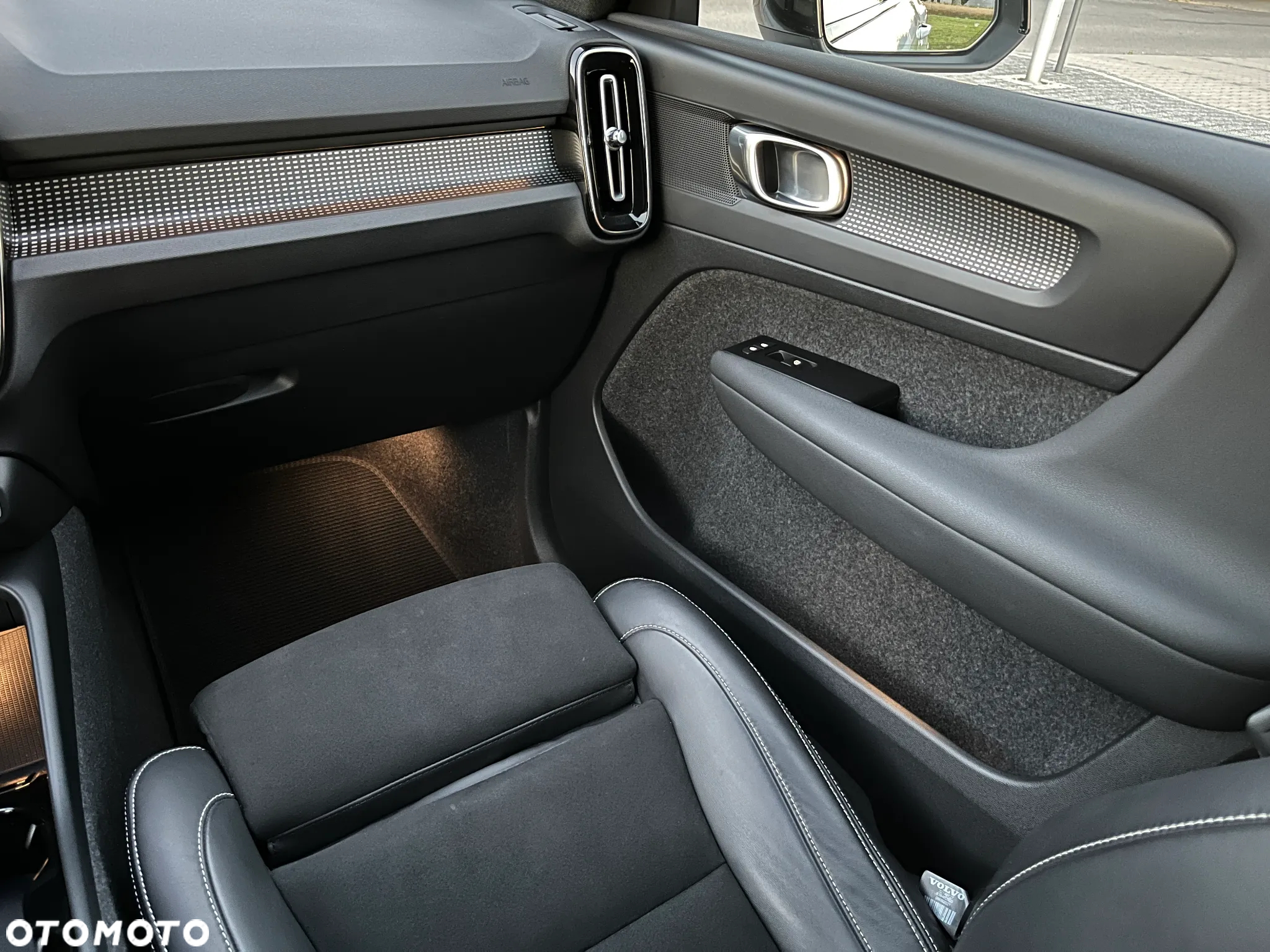 Volvo XC 40 T3 R-Design - 33