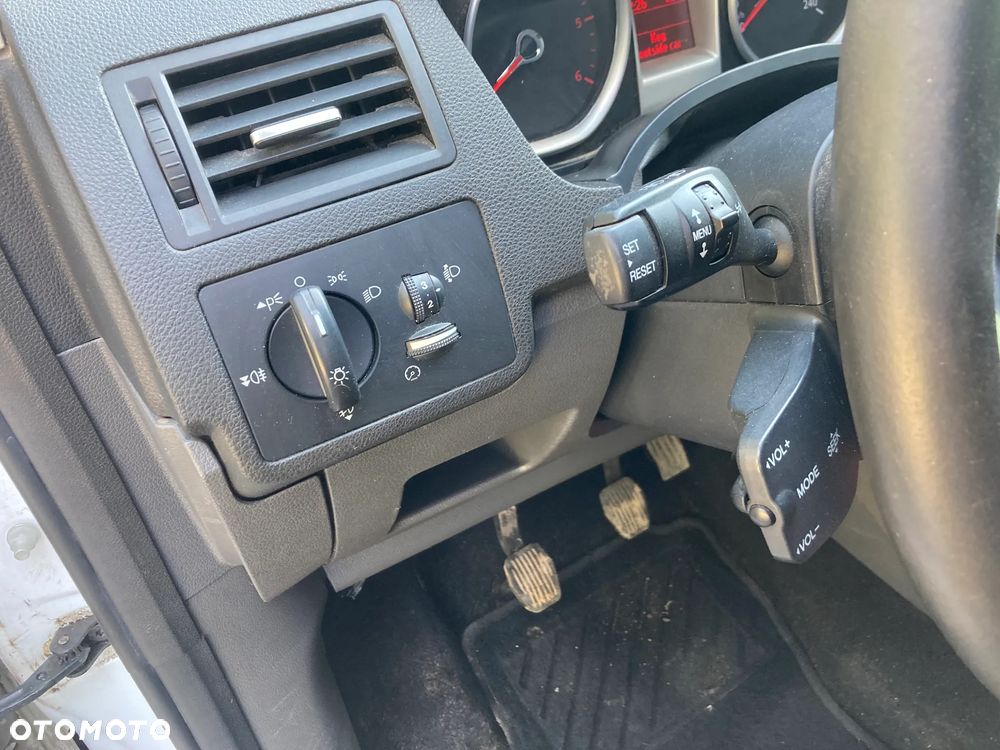 Ford Kuga 2.0 TDCi 2x4 Titanium - 10