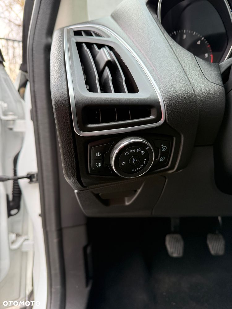 Ford Focus 1.6 TDCi DPF Start-Stopp-System Titanium - 11