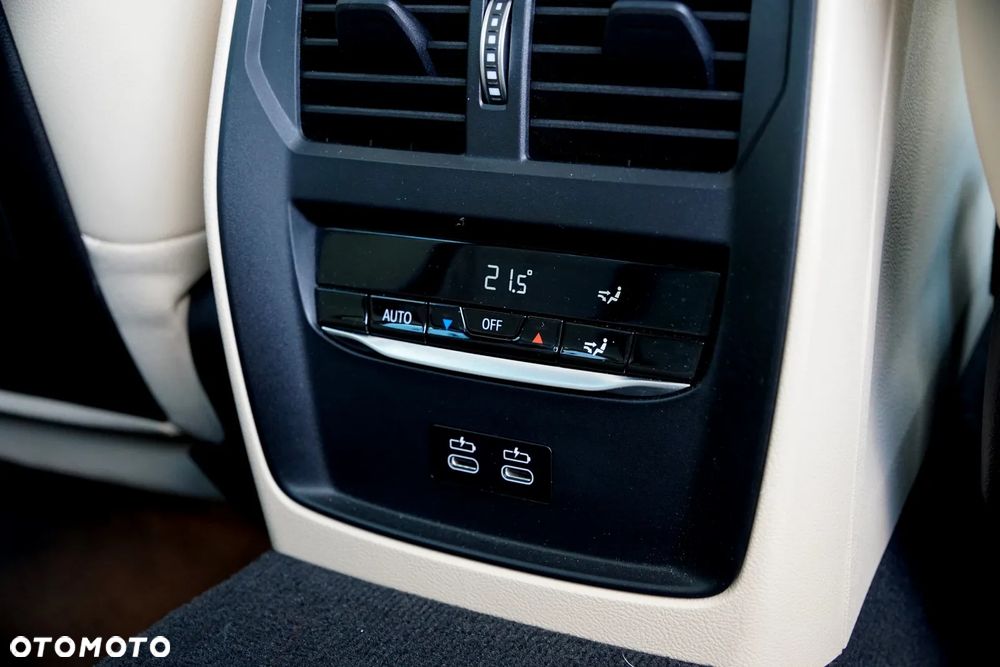BMW Seria 3 330e PHEV M Sport - 29