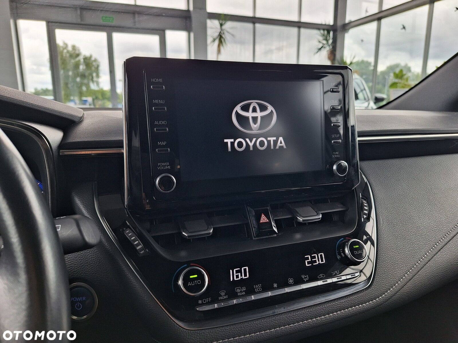 Toyota Corolla 1.8 Hybrid Comfort - 28