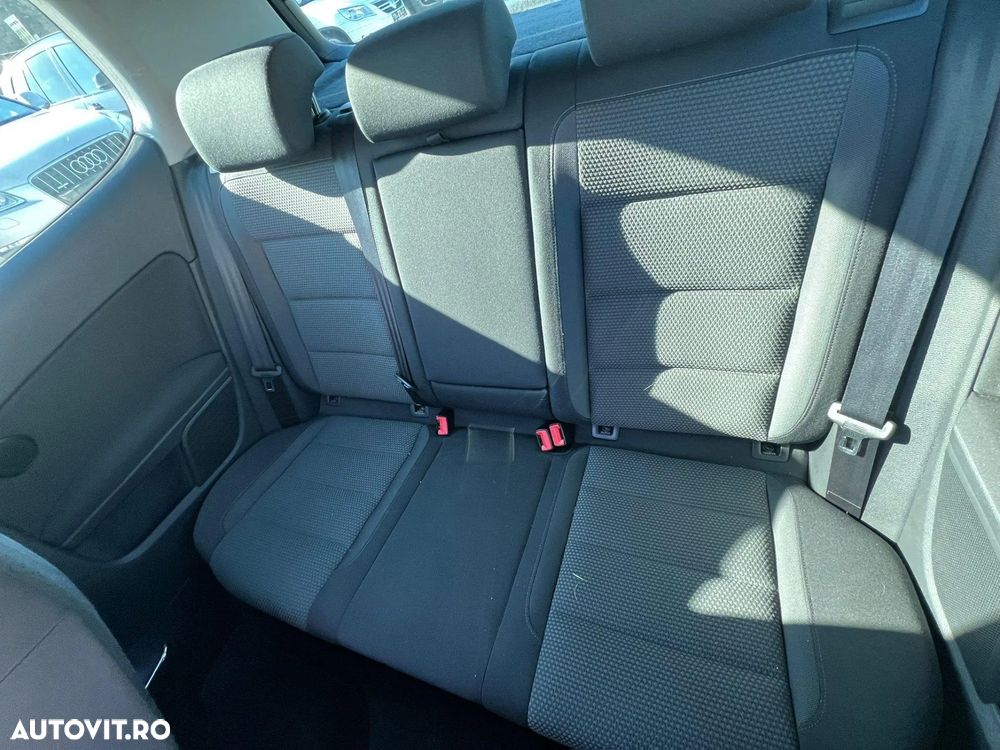 Volkswagen Golf - 10