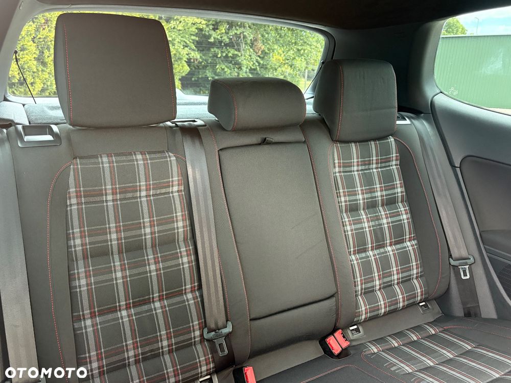 Volkswagen Golf 2.0 GTI - 12