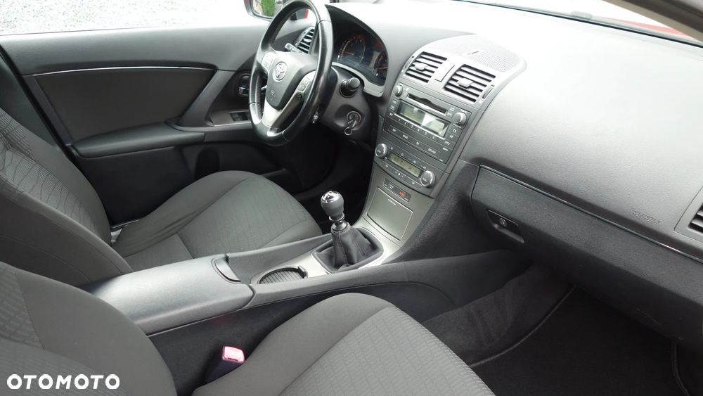 Toyota Avensis 1.8 Sol - 30