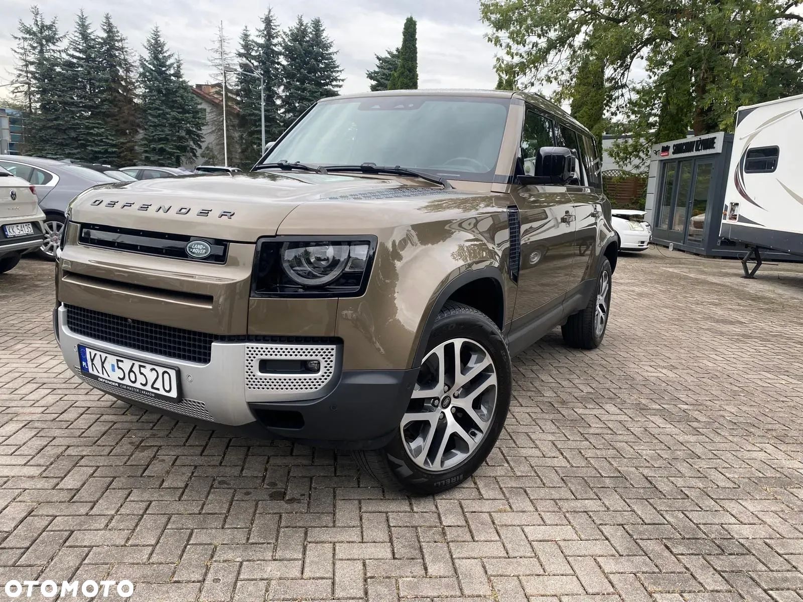 Land Rover Defender - 1