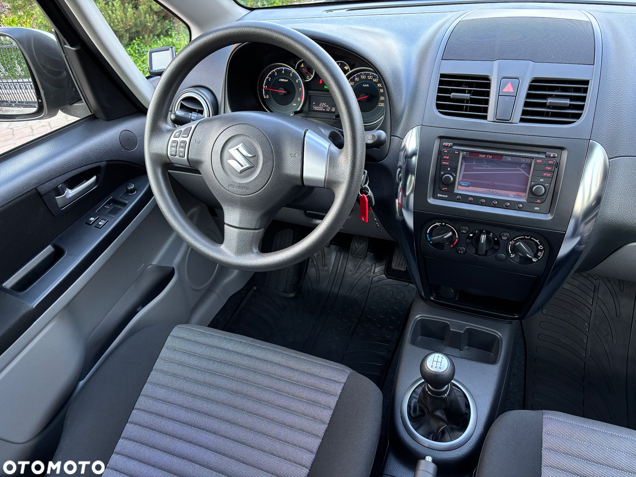 Suzuki SX4 1.6 Comfort Plus - 11