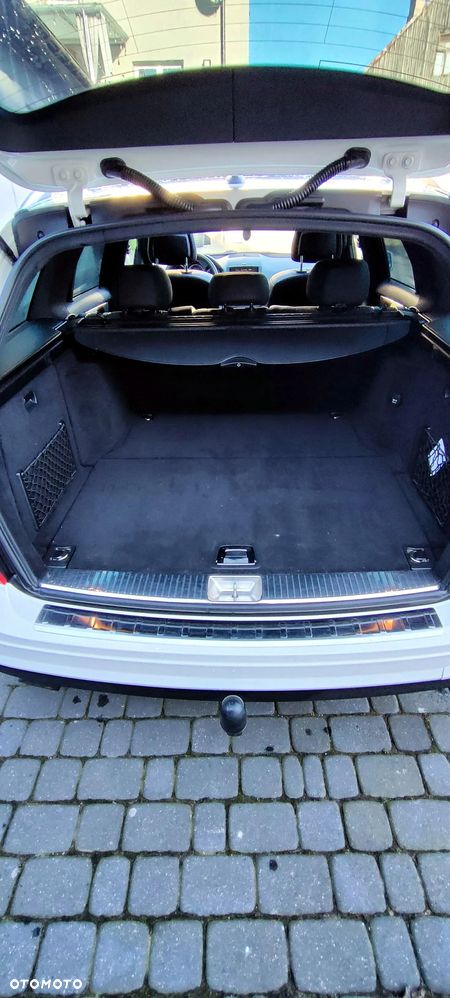 Mercedes-Benz Klasa C 180 CGI Automatik BlueEFFICIENCY Avantgarde - 12