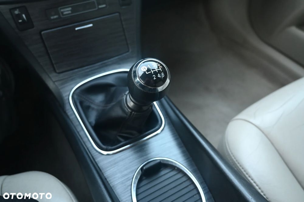 Toyota Avensis 2.0 D-4D Premium - 11