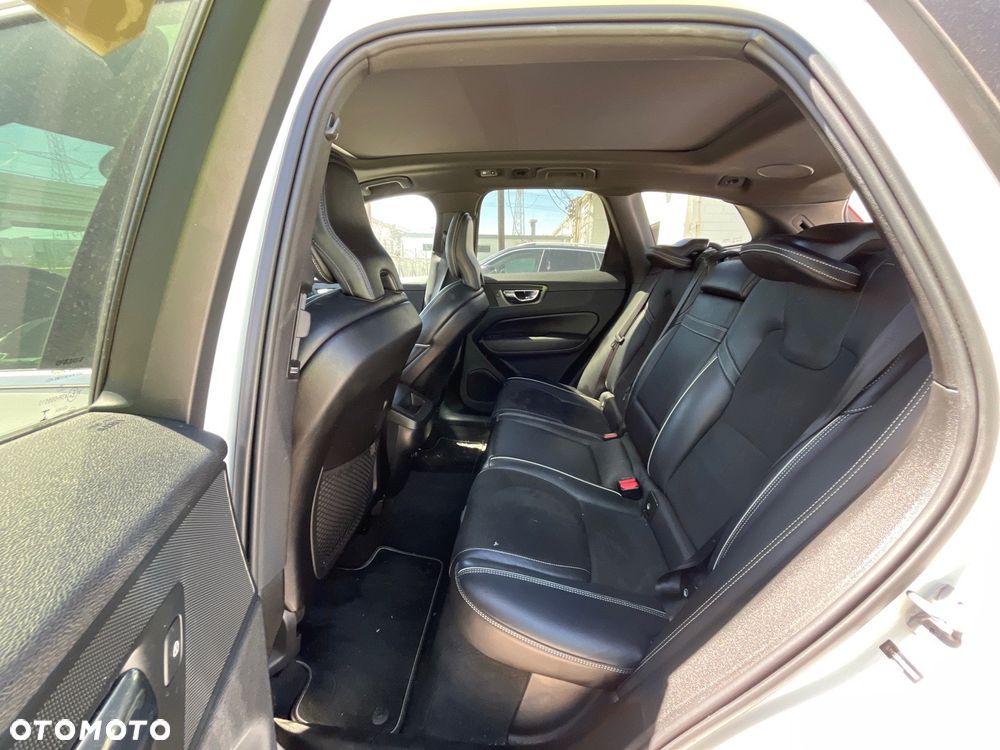Volvo XC 60 T5 AWD R-Design - 16