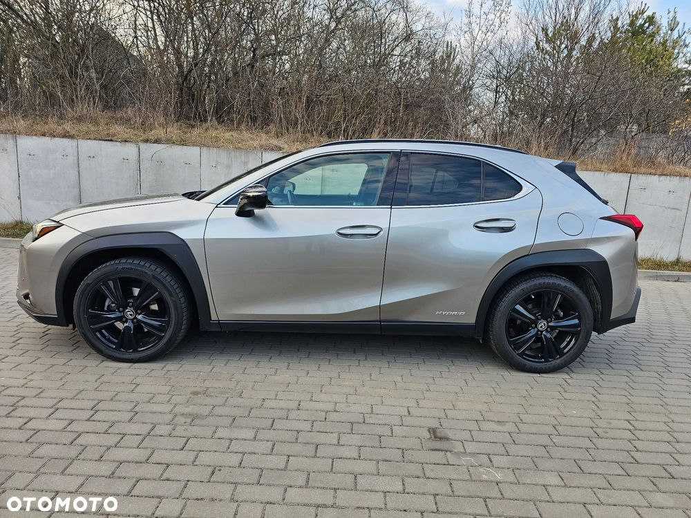 Lexus UX - 5