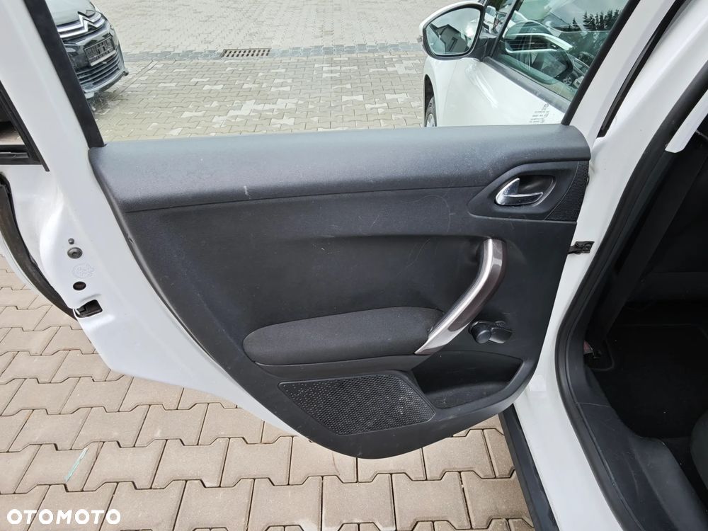 Peugeot 2008 1.6 VTi Style - 28