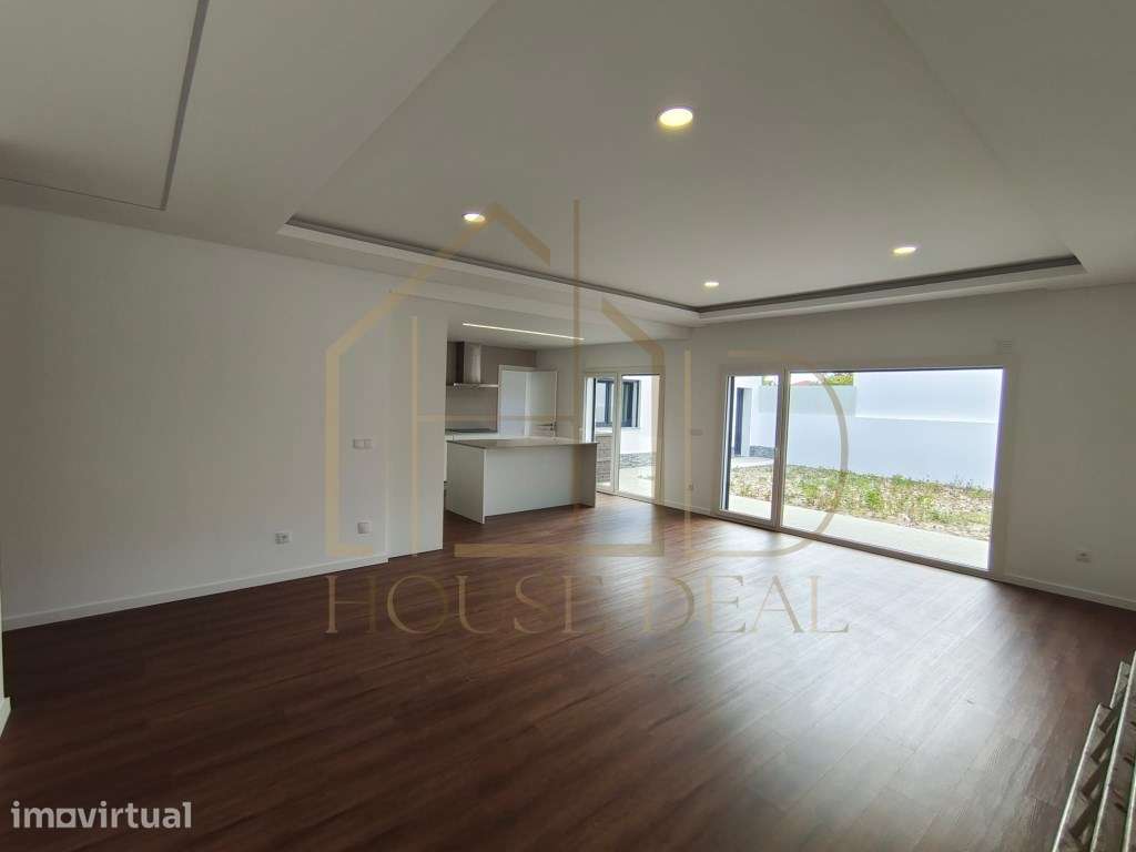 Moradia Térrea T3 +1 com Espaço para Piscina. Fernão Ferro - Grande imagem: 3/55