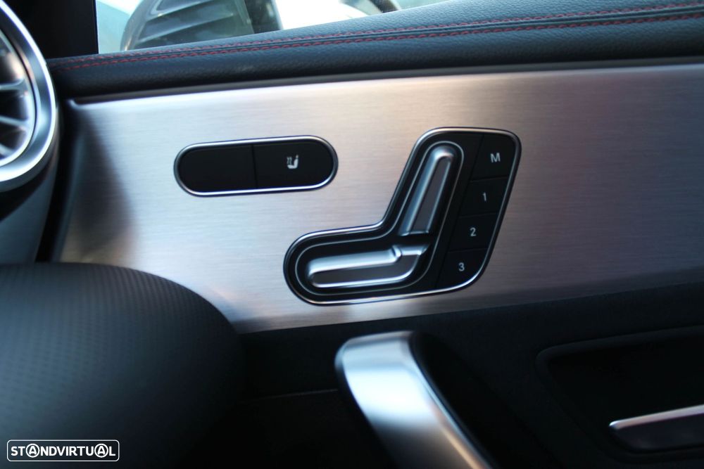 Mercedes-Benz CLA 250 e Shooting Brake AMG Line - 35