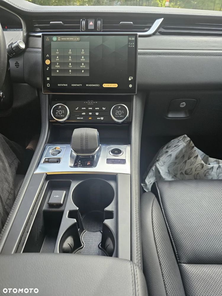 Jaguar F-Pace P250 AWD R-Dynamic HSE - 2