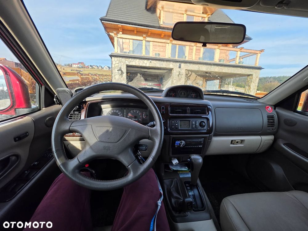 Mitsubishi Pajero - 12