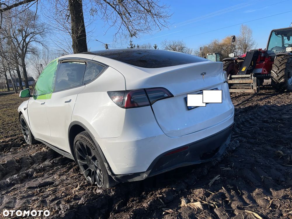 Tesla Model Y Standard - 24