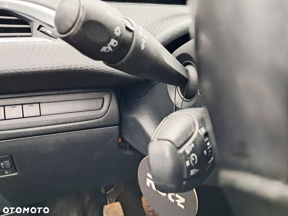 Peugeot 2008 BlueHDi 100 STOP & START Allure - 24