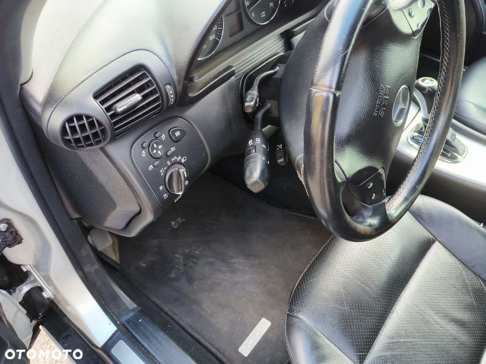 Mercedes-Benz Klasa C 320 4Matic Avantgarde Sport Edition - 13