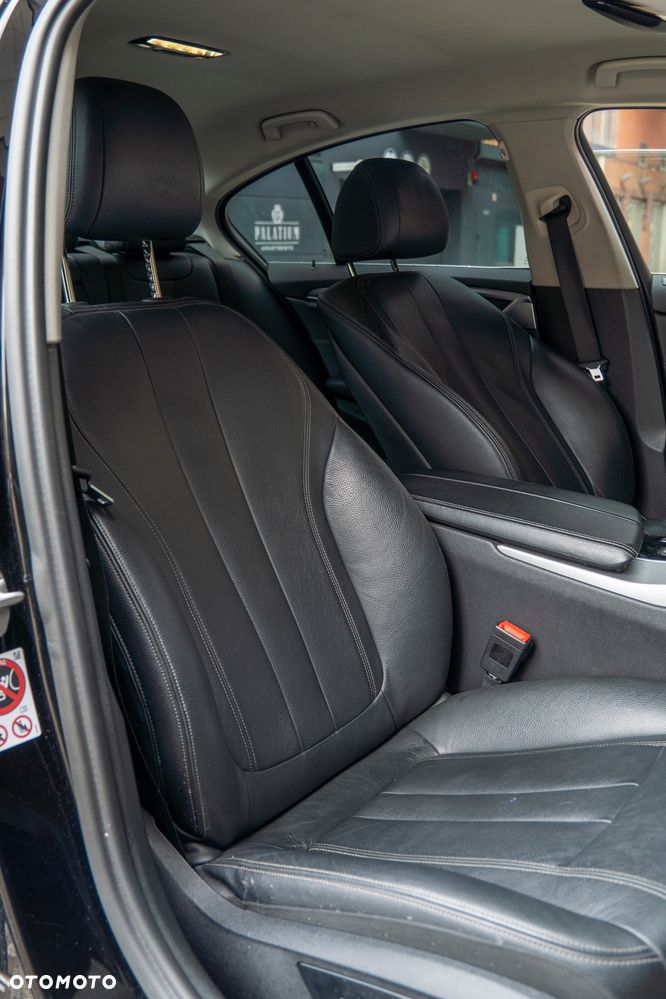 BMW Seria 5 520d xDrive - 12