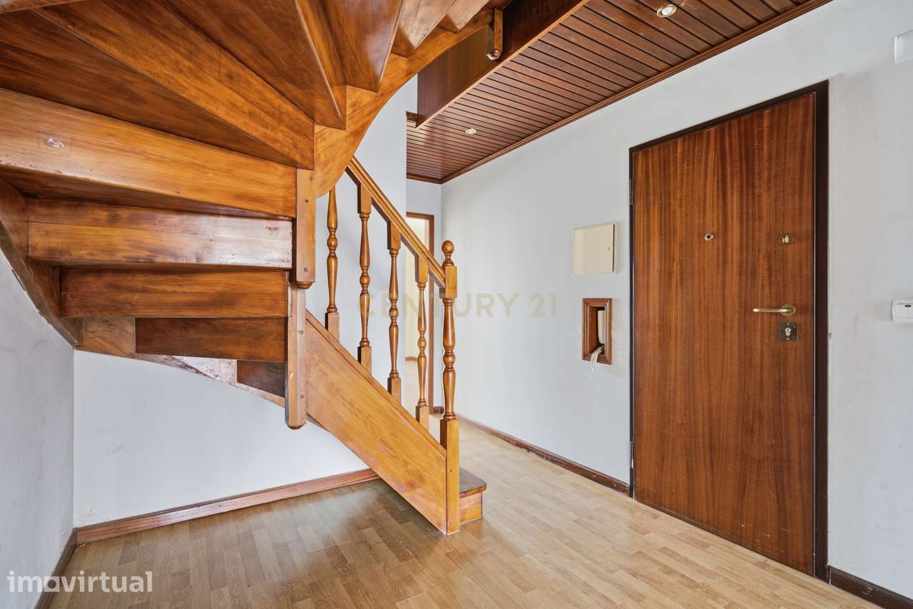 Apartamento T2+1 Duplex com estacionamento e vista desafogada - Grande imagem: 4/29