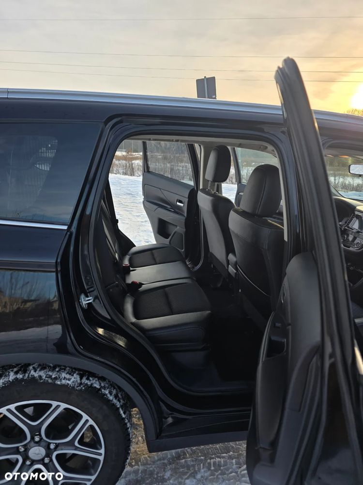 Mitsubishi Outlander 2.2 DID Instyle Navi - 17