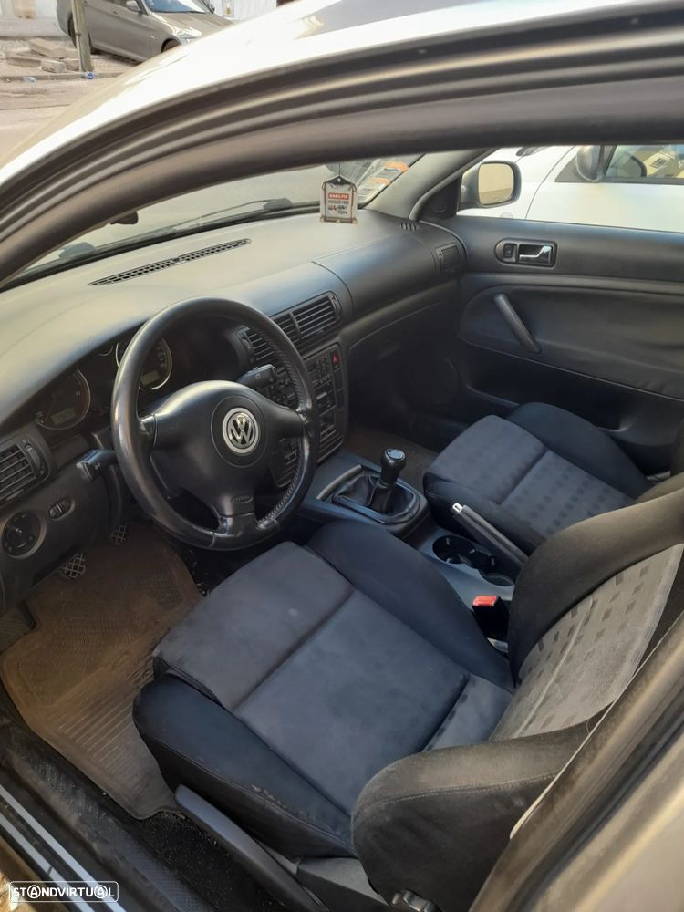 VW Passat 1.9 TDi Highline - 5
